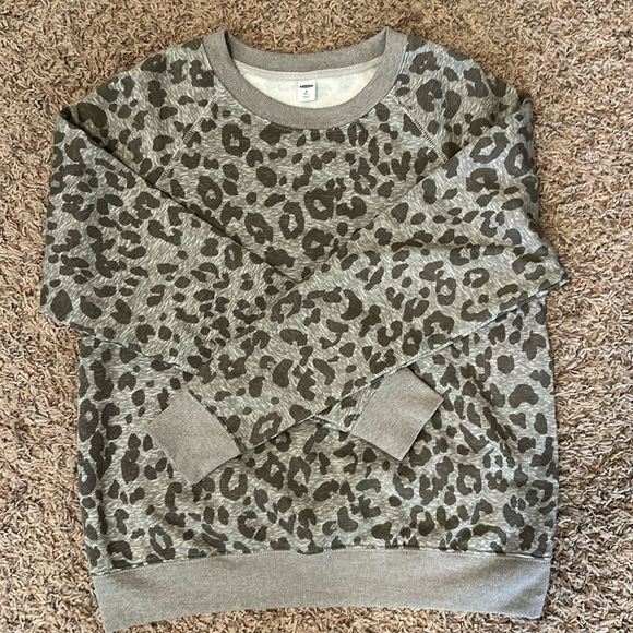 Old Navy Tops - Women’s crewneck sweatshirt